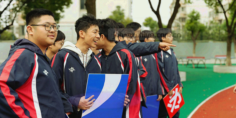 五个功能图标排列，每个图标强调速度与数据